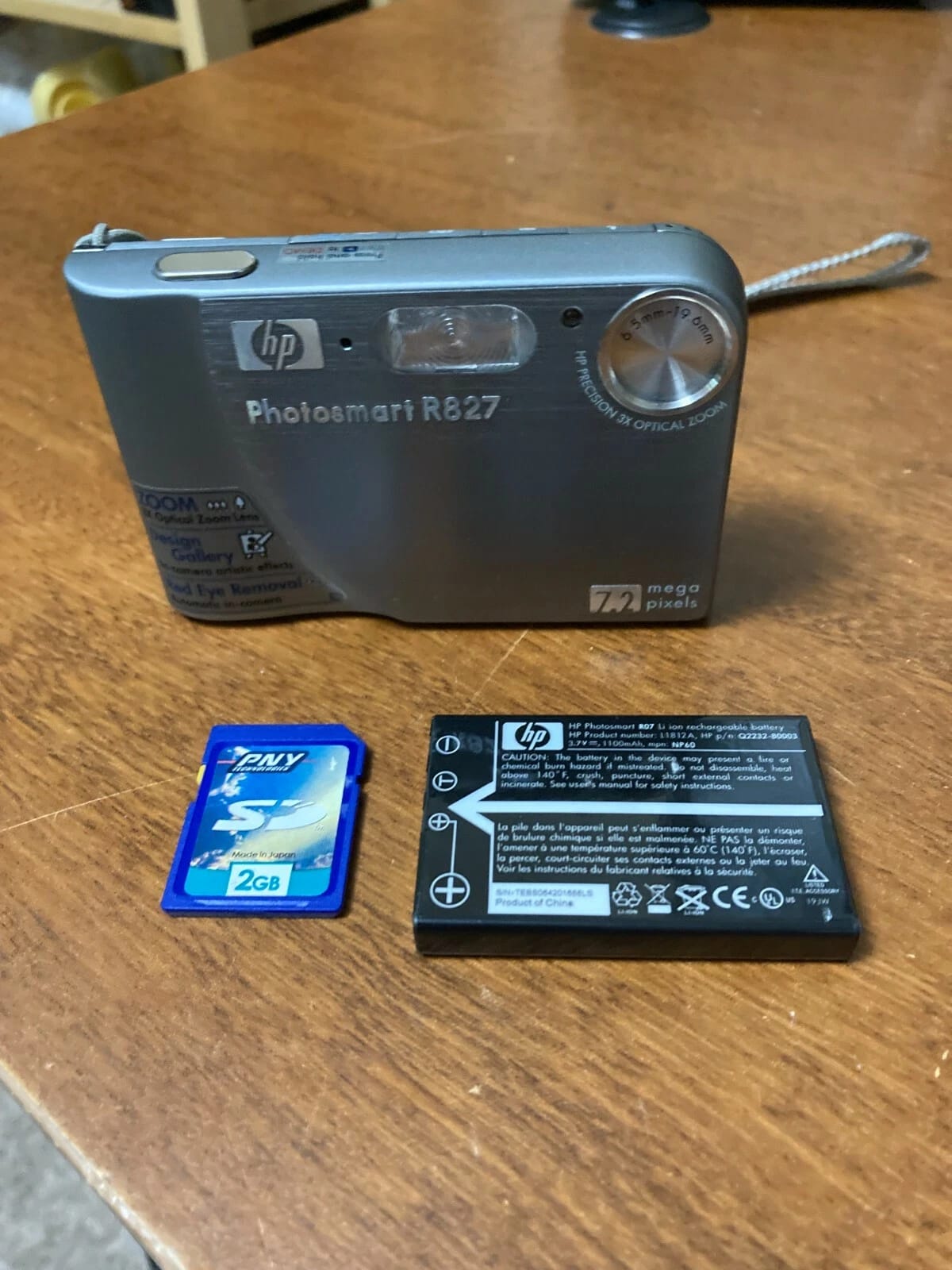 HP r827 Digital Cameras Silver New Body Only