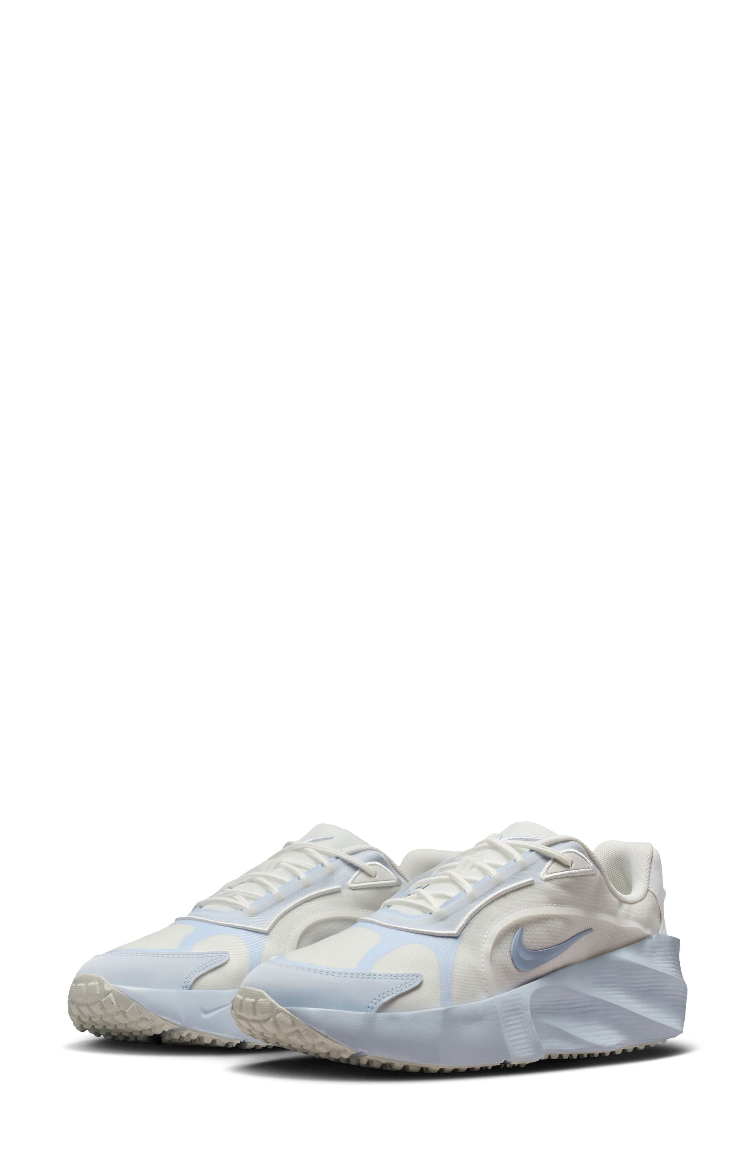 Nike Aura Edge Sneaker White Full Size Run New