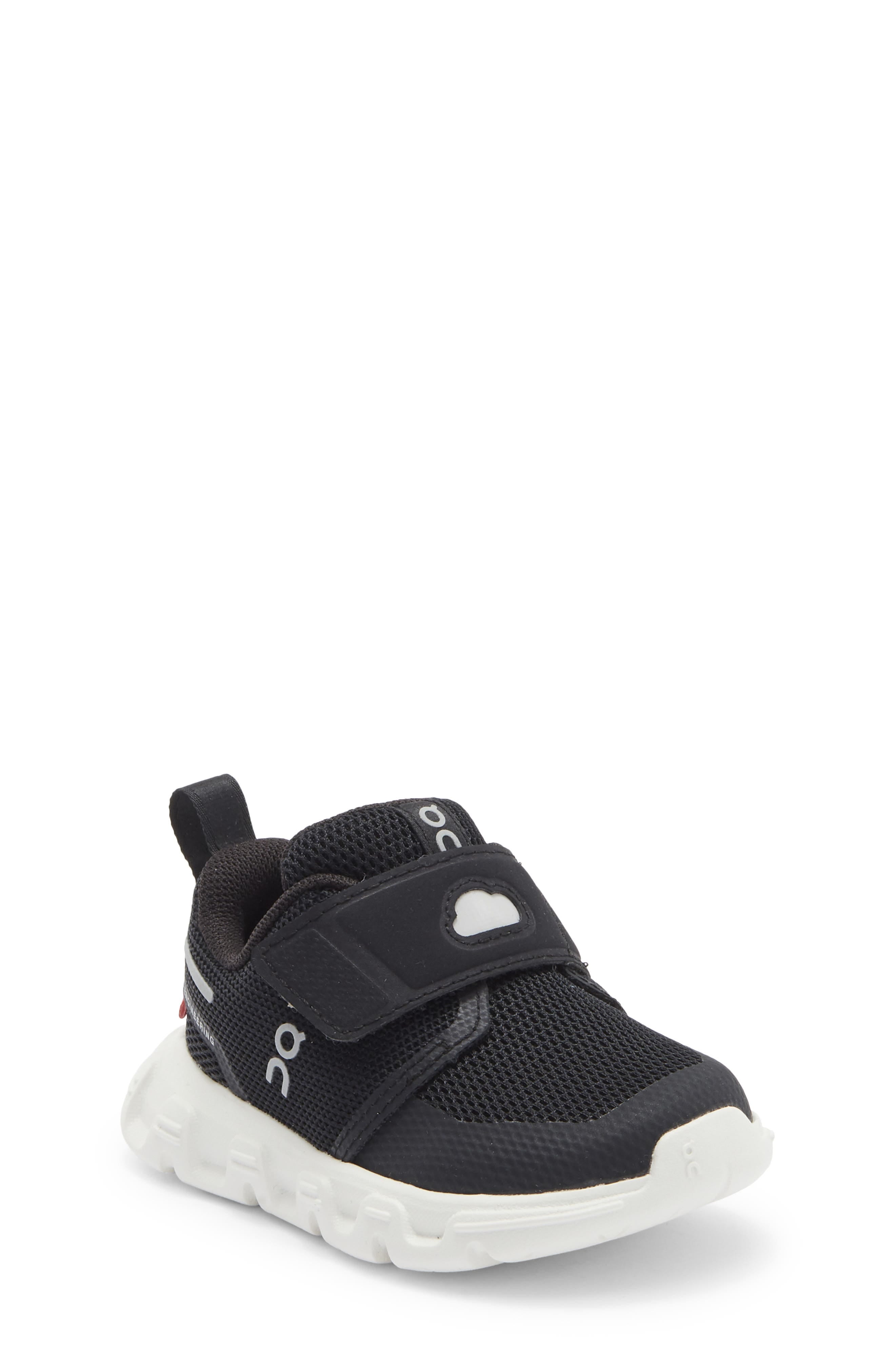On Cloud Dash Sneaker Black Full Size Run New