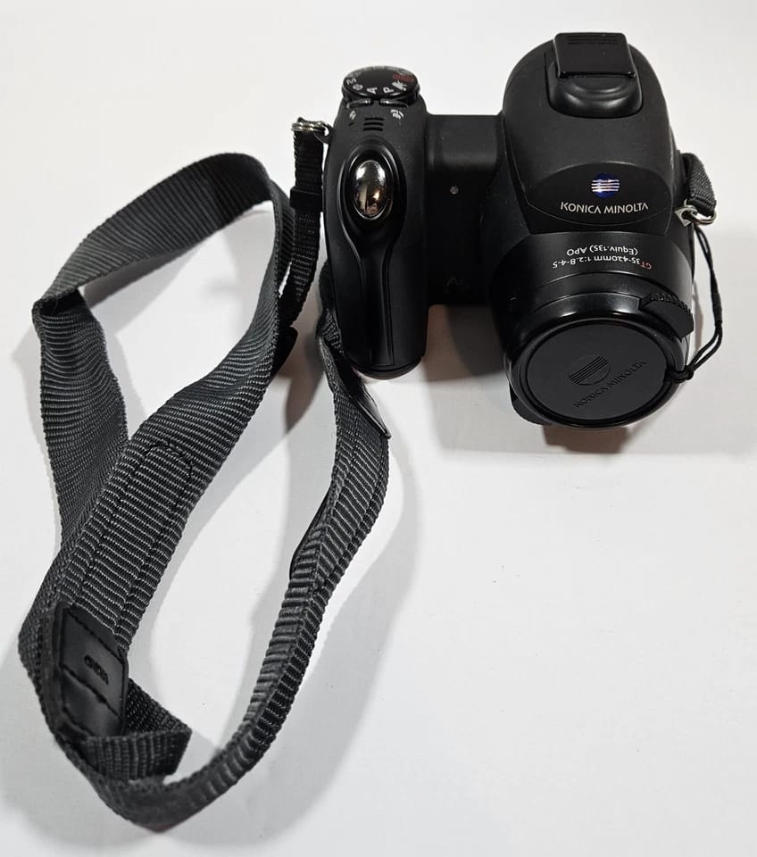 Minolta DiMAGE Z3 Digital Cameras Black Used - Good Body Only