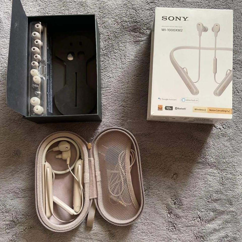 Sony WH-1000XM2 Headphones & Earbuds Gold New