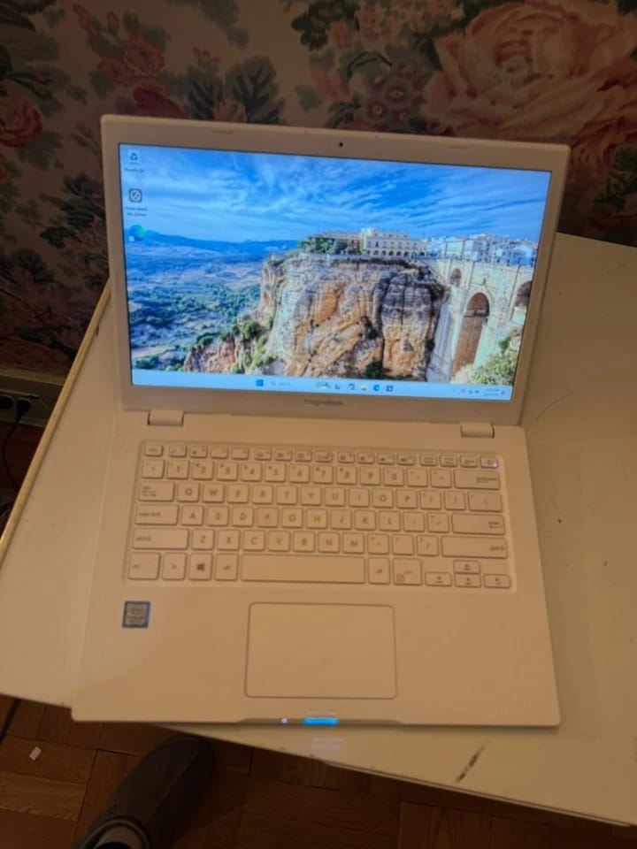 ASUS Vivobook MJ401TA Computers 120GB 4GB Used - Good