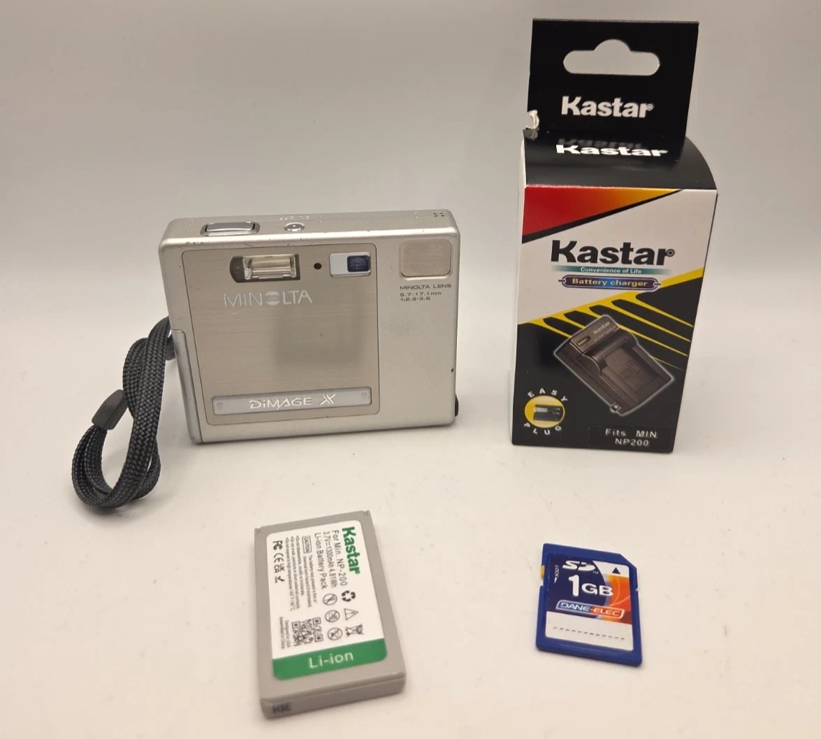 Minolta DiMAGE X Digital Cameras