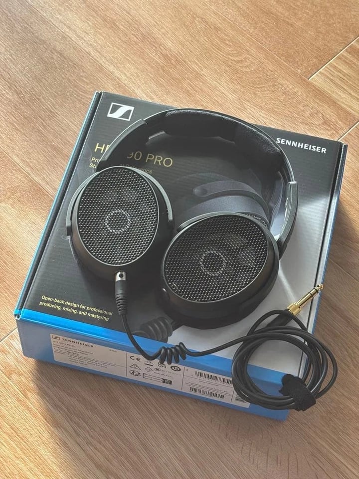 Sennheiser HD 490 PRO Headphones & Earbuds