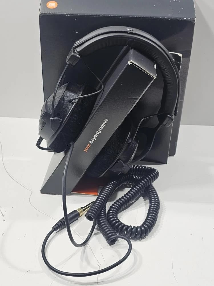 Beyerdynamic DT 770 PRO X Headphones & Earbuds