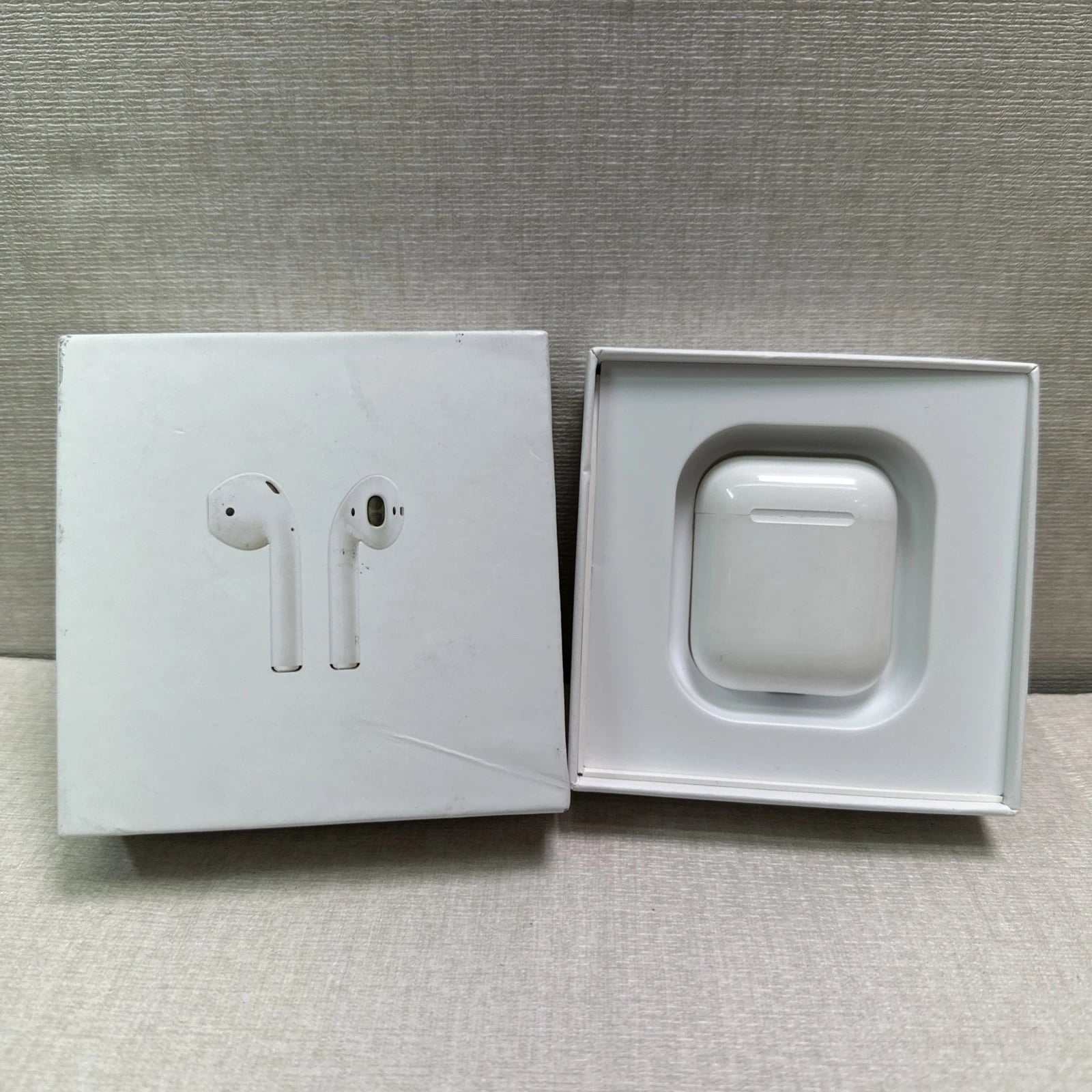 Apple AirPods Headphones & Earbuds