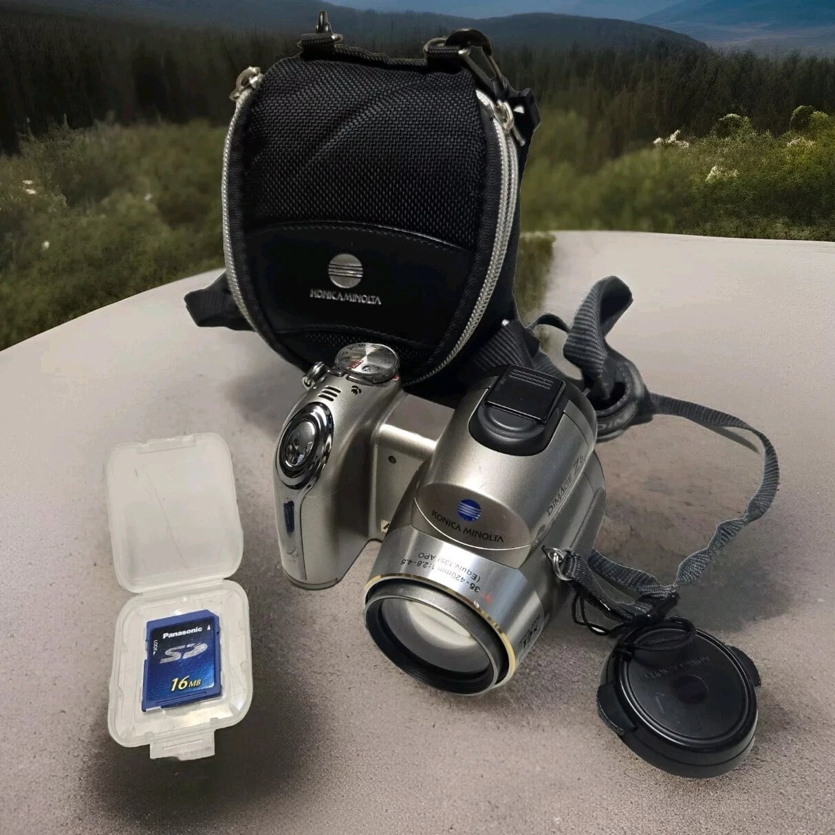Minolta DiMAGE Z6 Digital Cameras