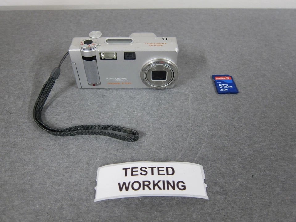 Minolta DiMAGE F200 Digital Cameras