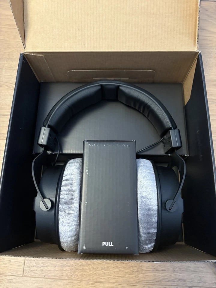 Beyerdynamic DT 770 PRO X Headphones & Earbuds
