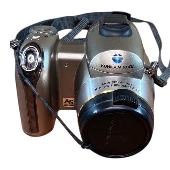 Minolta DiMAGE Z6 Digital Cameras