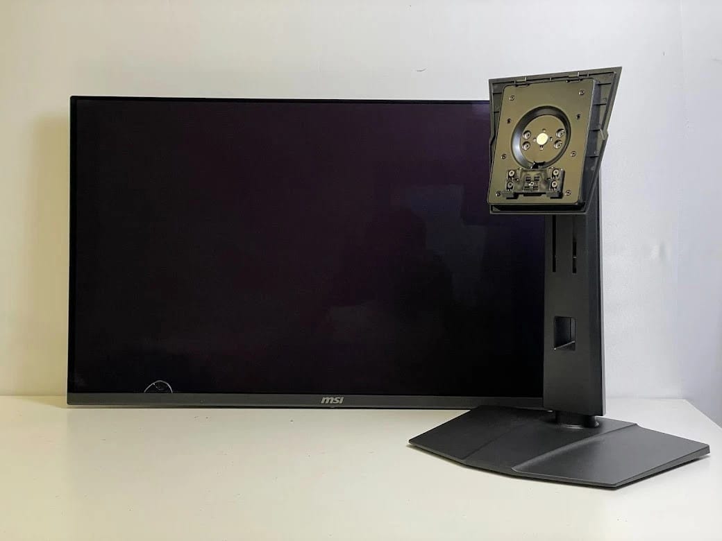 MSI MAG 321UP QD-OLED Monitors For parts or not working