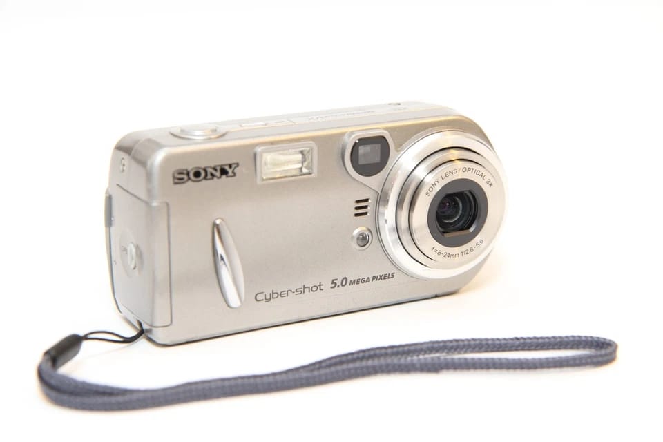 Sony Cyber-shot DSC-P92 Digital Cameras Silver Open-Box Excellent Body Only