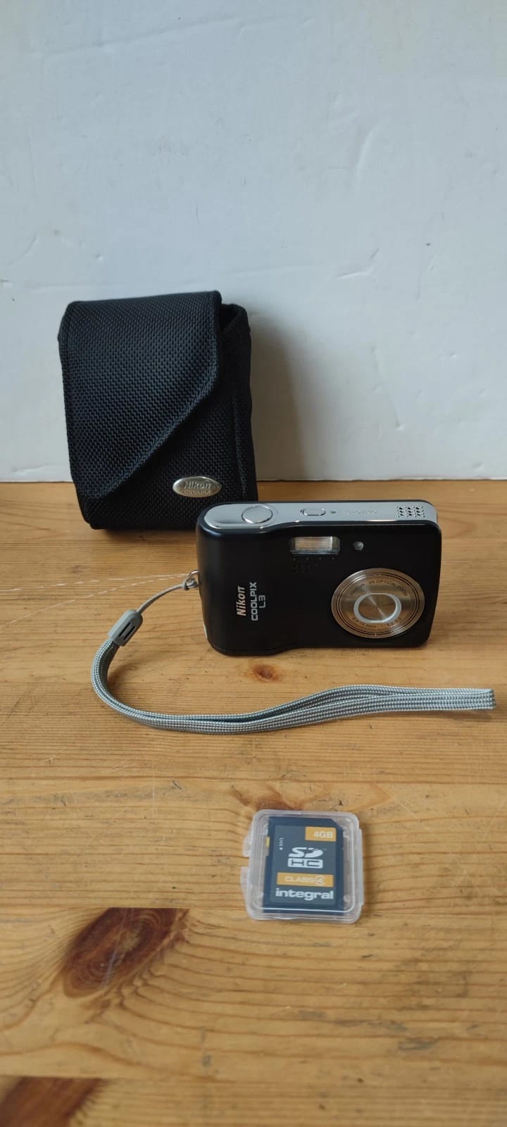 Nikon COOLPIX L3 Digital Cameras Silver New Body Only