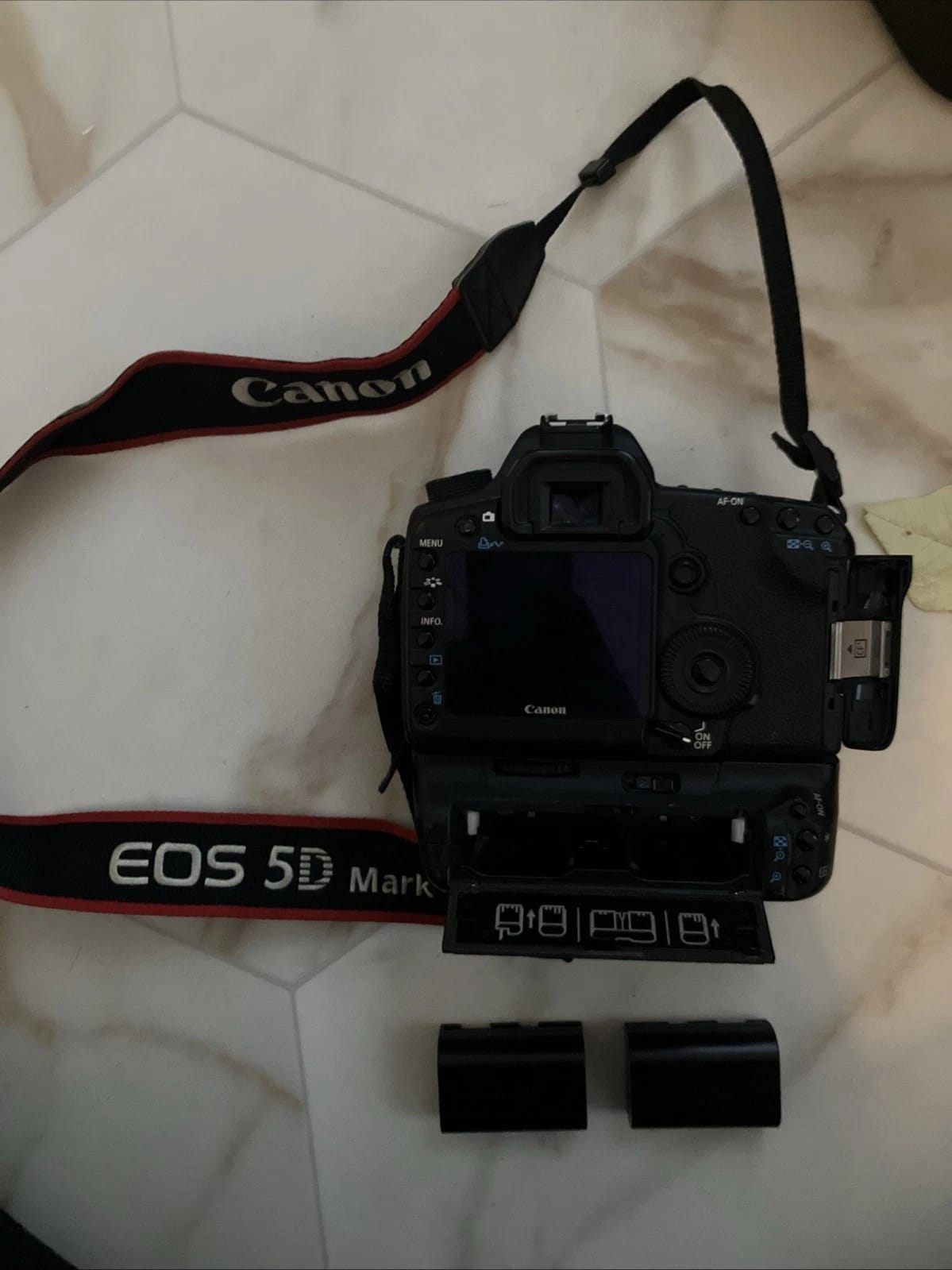 Canon 5D Mark II Digital Cameras Black Used - Good