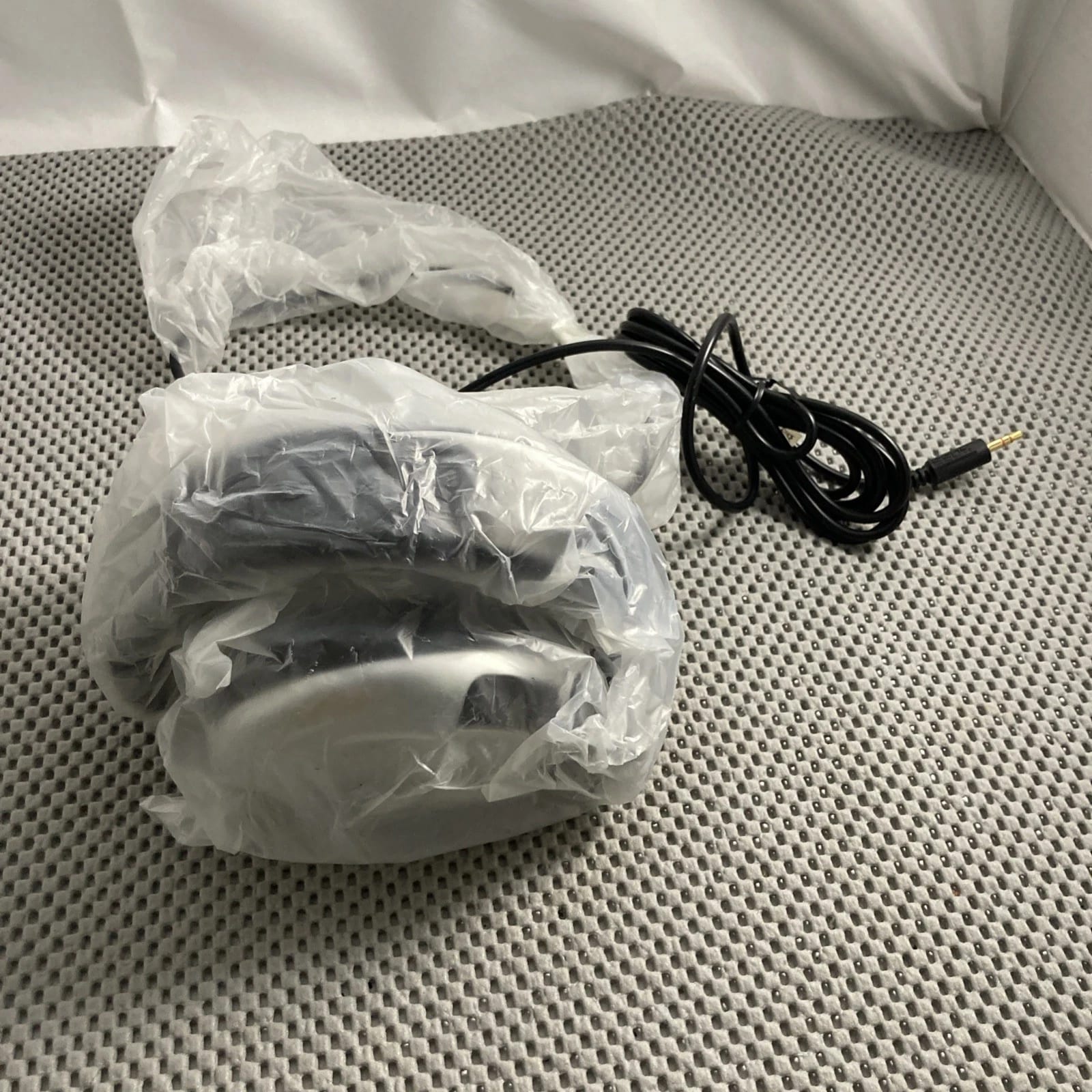 Koss UR29 Headphones & Earbuds Silver New