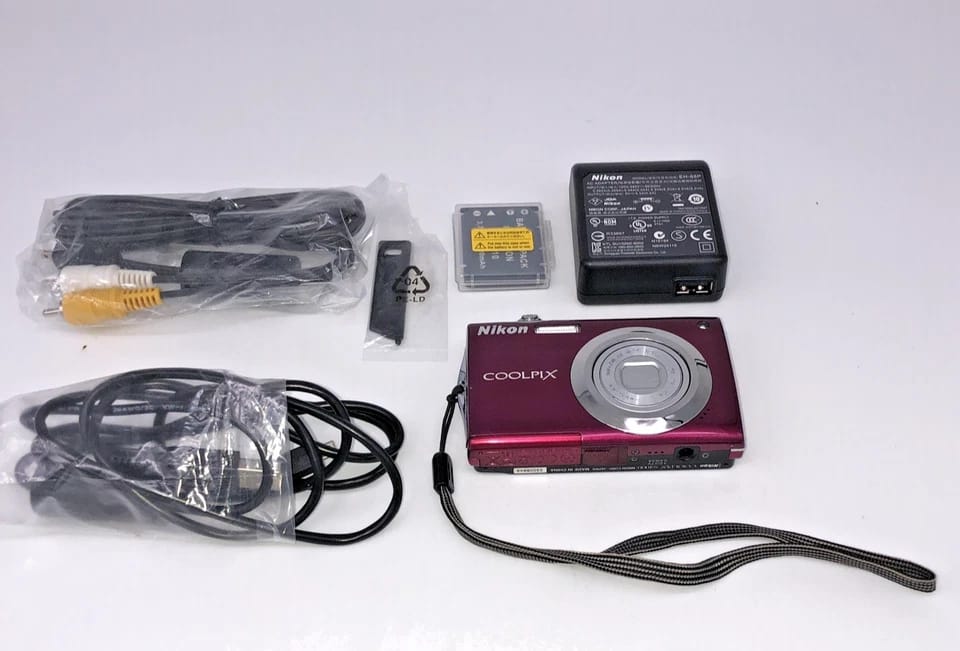 Nikon COOLPIX S4000 Digital Cameras Black New Body Only