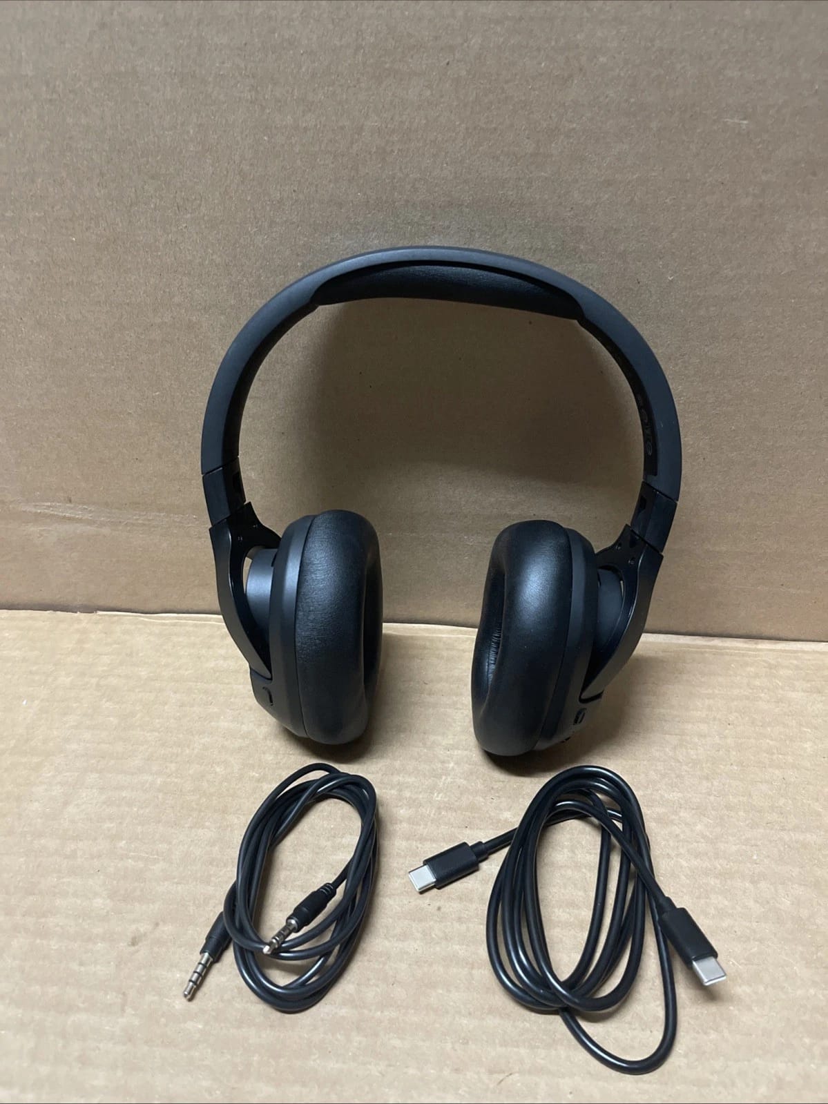 Belkin SoundForm Isolate Headphones & Earbuds Sand New