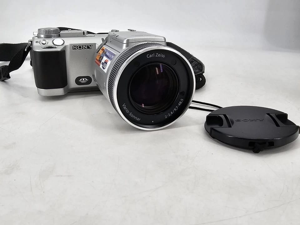 Sony DSC-F717 Digital Cameras Silver New Body Only