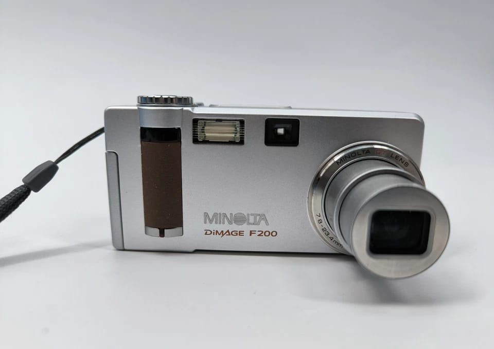 Minolta DiMAGE F200 Digital Cameras Silver Used - Good
