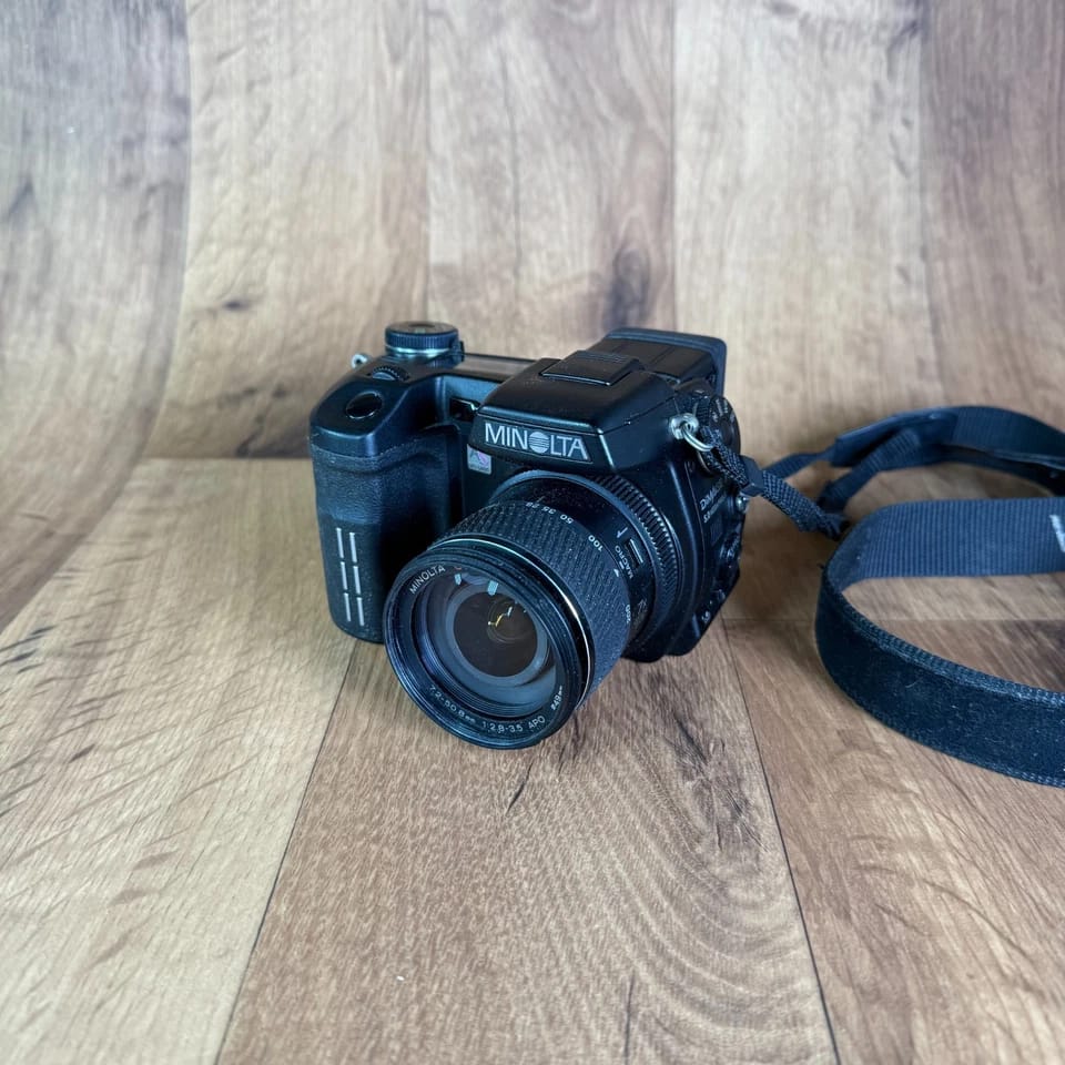 Minolta DiMAGE A1 Digital Cameras Black For parts or not working