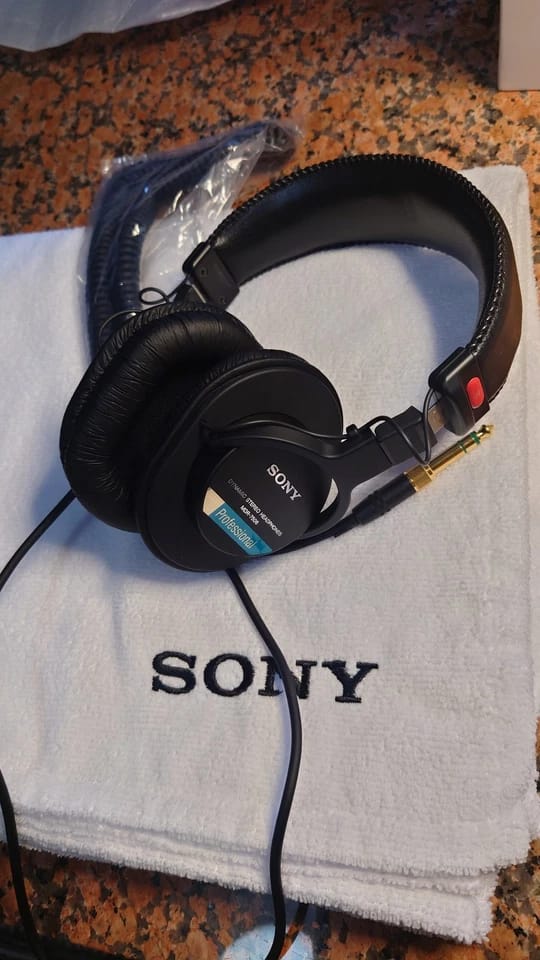 Sony MDR-7506 Headphones & Earbuds Black New