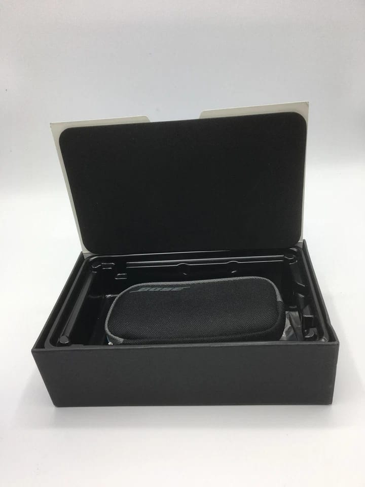 Bose QuietComfort 20 Headphones & Earbuds Black Open-Box Excellent