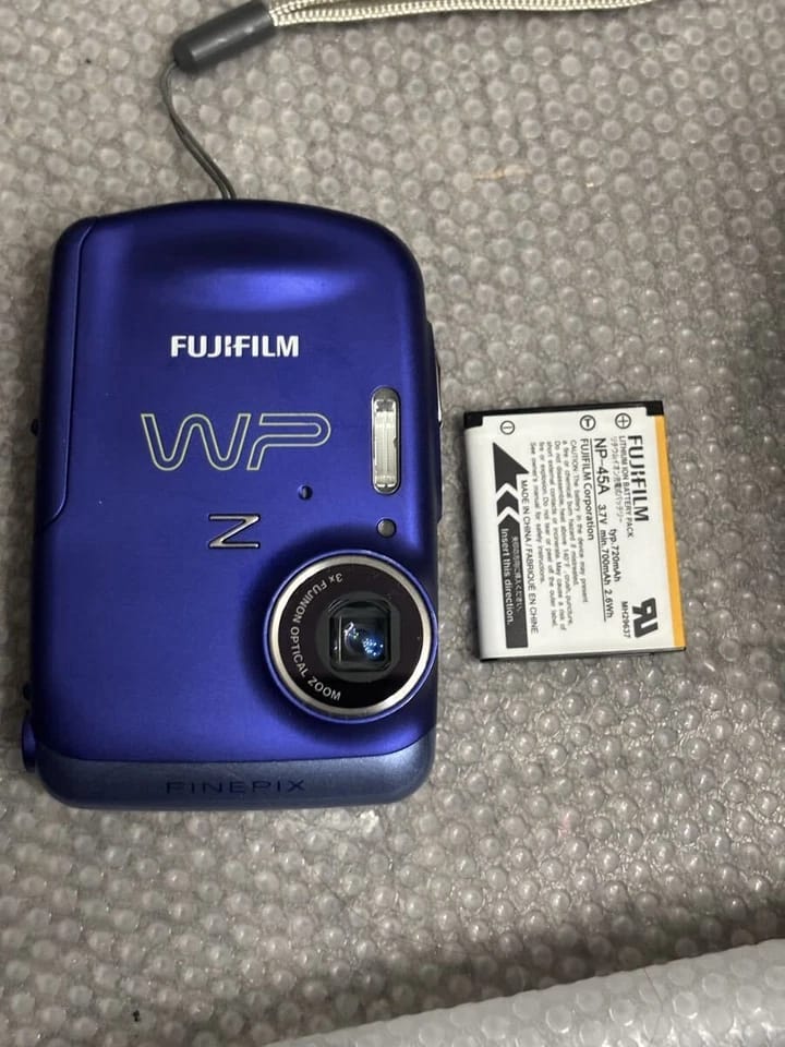 Fujifilm z33wp Digital Cameras pink New Body Only