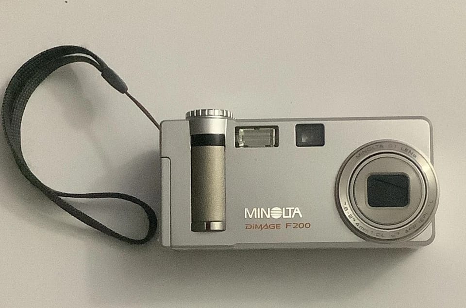 Minolta DiMAGE F200 Digital Cameras Silver Used - Good Body Only