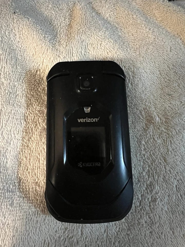 Kyocera DuraXV Extreme Cell Phones Black 16GB Verizon Used - Like New